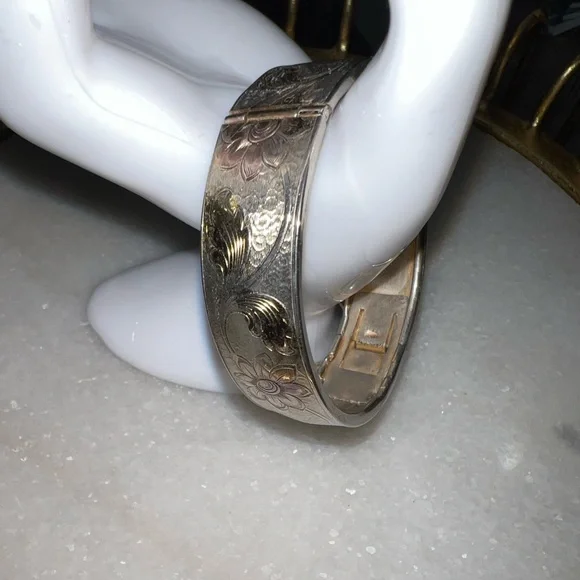 Vintage gilded gold on brass cuff bangle - Picture 2 of 6